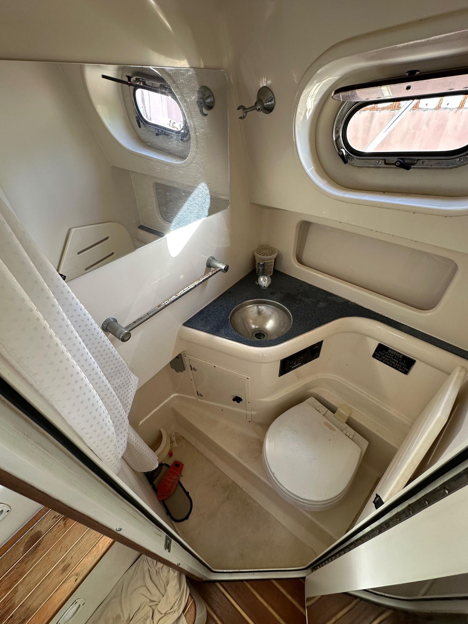 Pursuit 3100 Offshore – 2005 Model