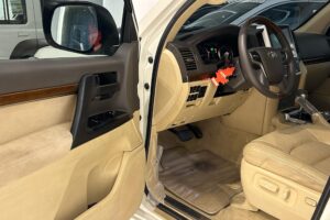 Toyota Land Cruiser GXR V8 Model: 2017