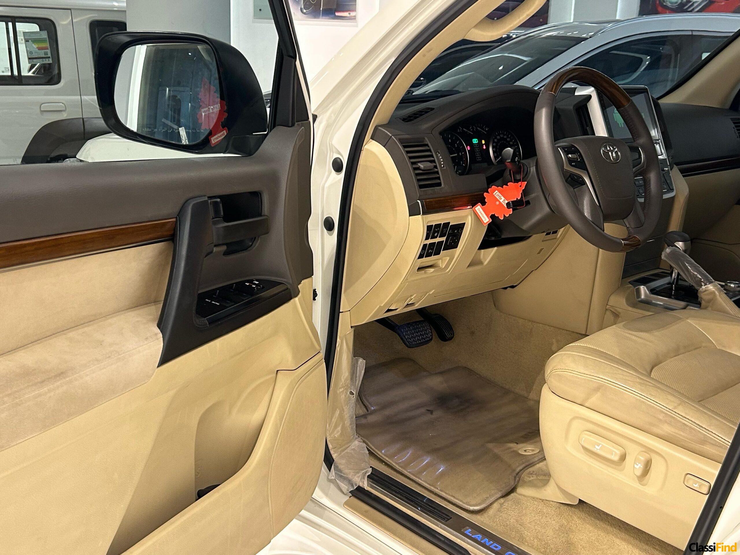 Toyota Land Cruiser GXR V8 Model: 2017