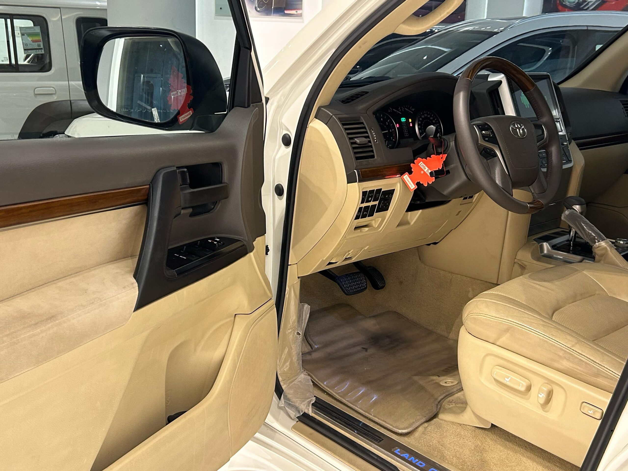 Toyota Land Cruiser GXR V8 Model: 2017