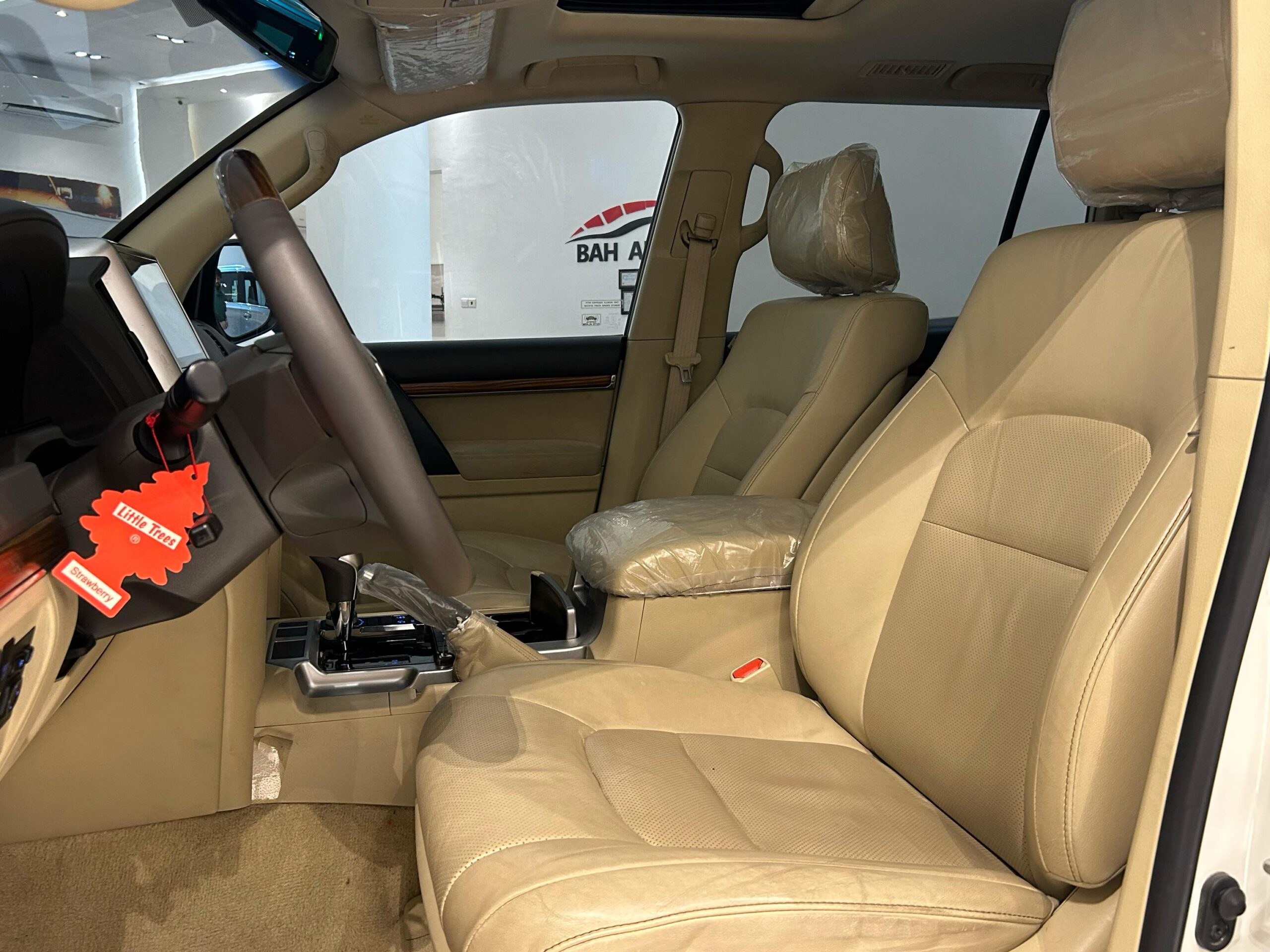 Toyota Land Cruiser GXR V8 Model: 2017