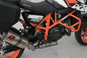 KTM 690 Duke type ( R ) Model 2016