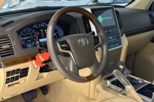 Toyota Land Cruiser GXR V8 Model: 2017