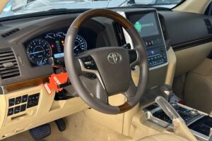 Toyota Land Cruiser GXR V8 Model: 2017