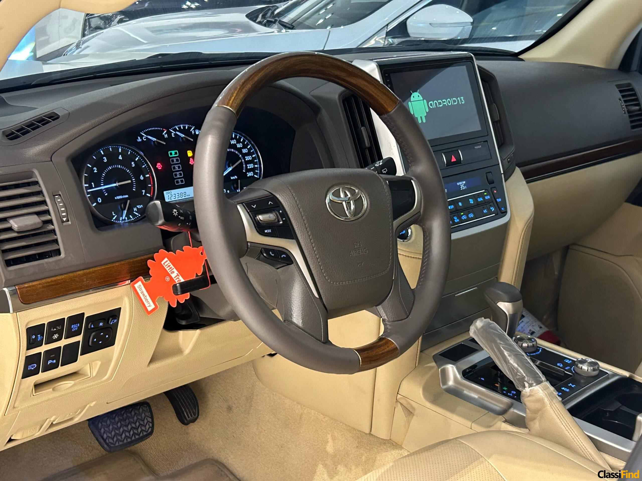 Toyota Land Cruiser GXR V8 Model: 2017