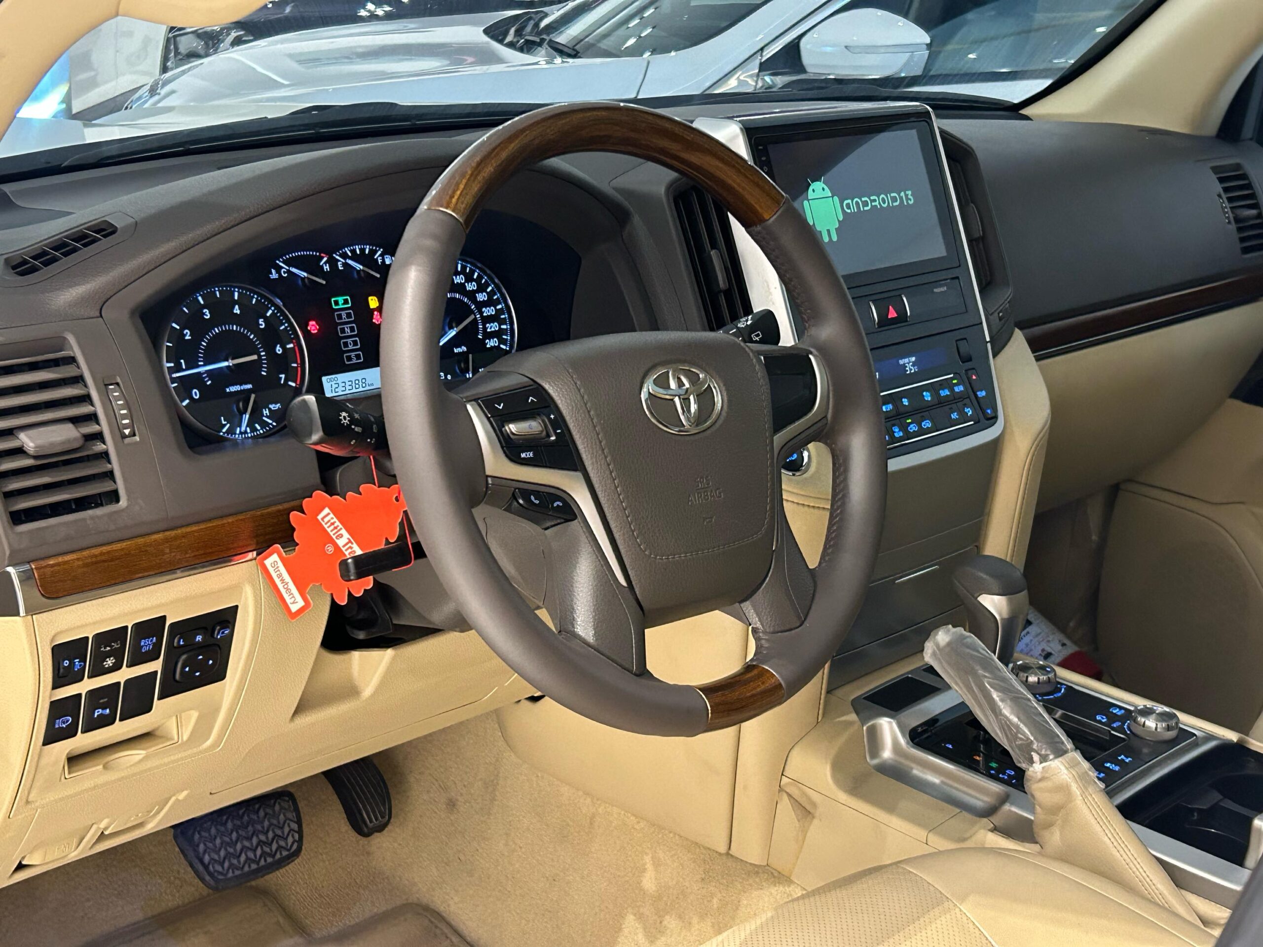 Toyota Land Cruiser GXR V8 Model: 2017
