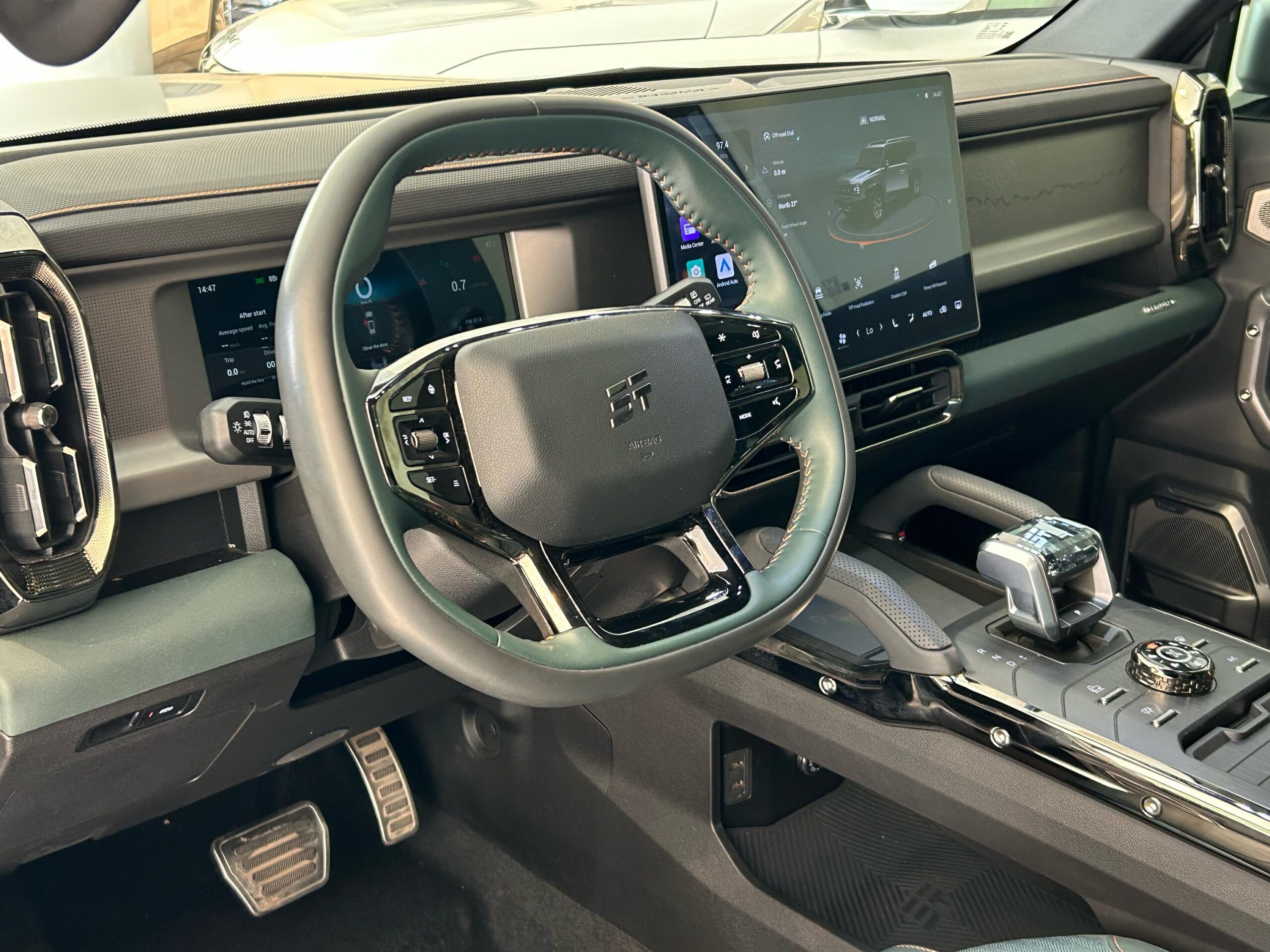 Jetour T2 (Full Option) Model: 2025