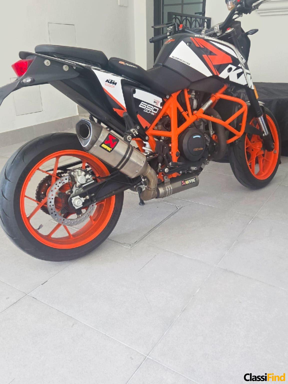 KTM 690 Duke type ( R ) Model 2016