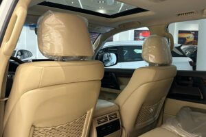 Toyota Land Cruiser GXR V8 Model: 2017