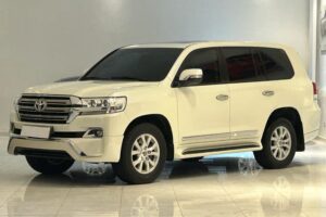 Toyota Land Cruiser GXR V8 Model: 2017