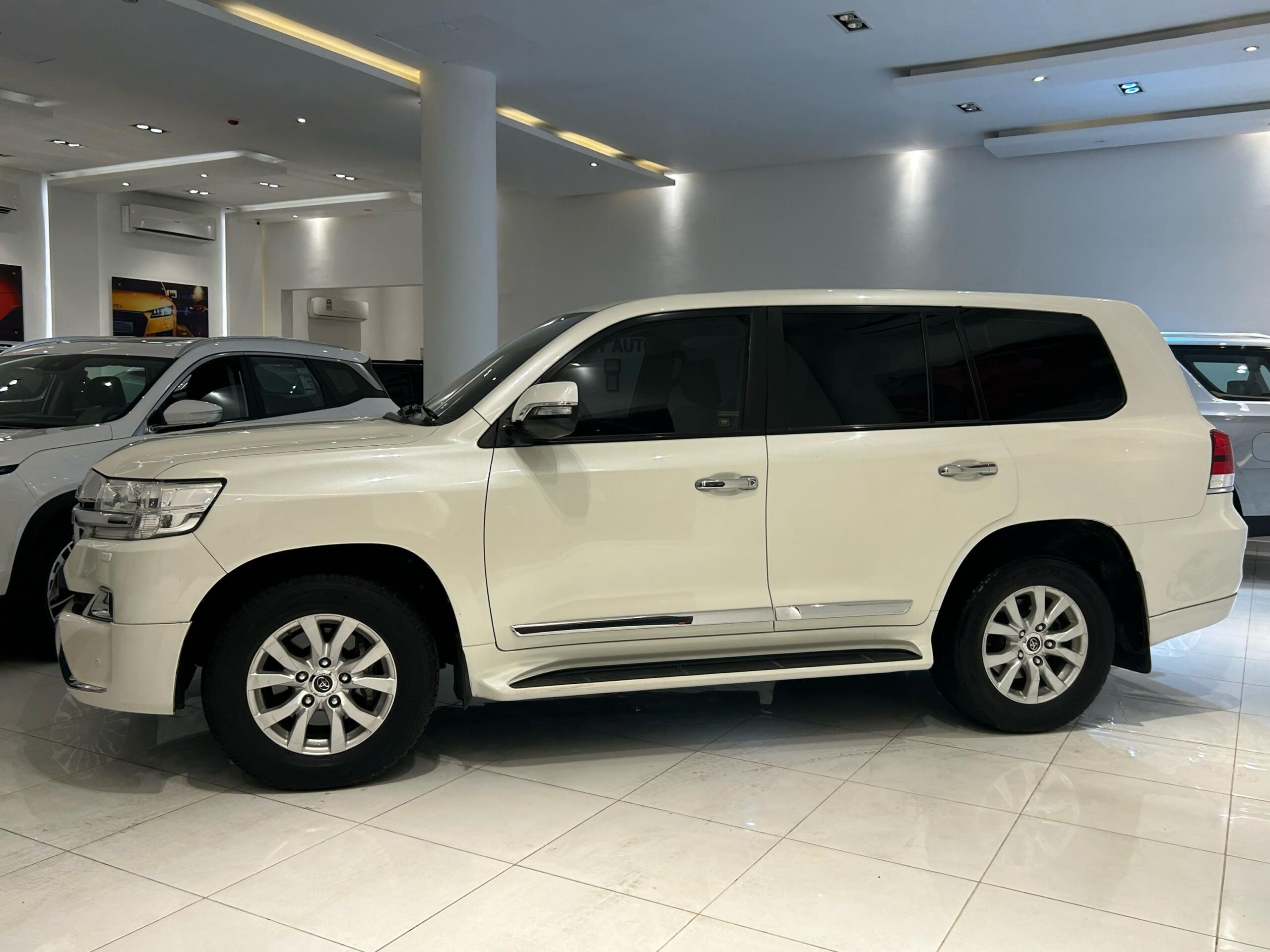 Toyota Land Cruiser GXR V8 Model: 2017