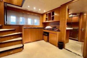 Luxury Yacht for Sale: ARNO LEOPARD 24, 2005 Model