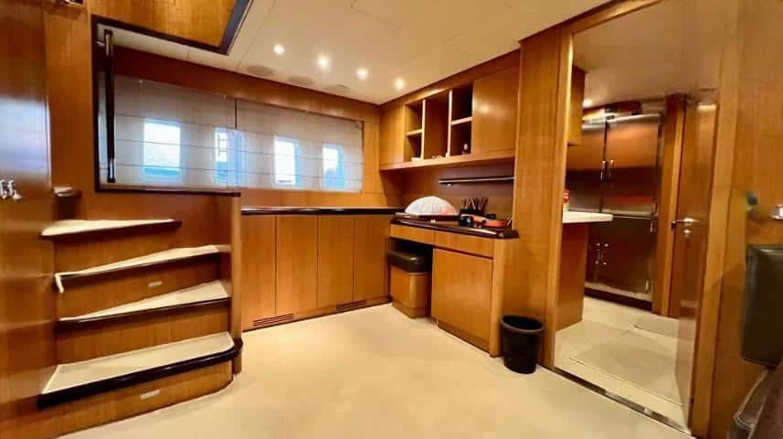 Luxury Yacht for Sale: ARNO LEOPARD 24, 2005 Model