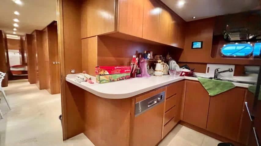 Luxury Yacht for Sale: ARNO LEOPARD 24, 2005 Model