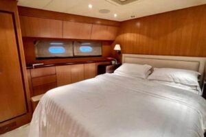 Luxury Yacht for Sale: ARNO LEOPARD 24, 2005 Model