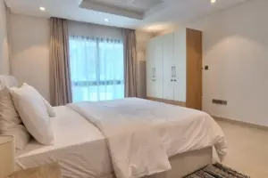 Safe and Luxurious Villas for Daily Rent in Budaiya: Spacious Rooms Available