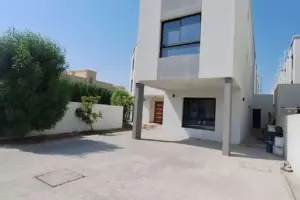 Safe and Luxurious Villas for Daily Rent in Budaiya: Spacious Rooms Available