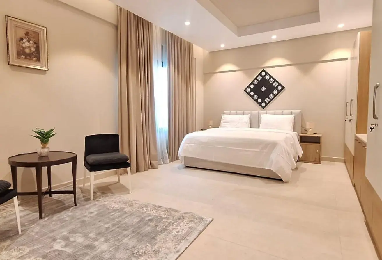 Safe and Luxurious Villas for Daily Rent in Budaiya: Spacious Rooms Available