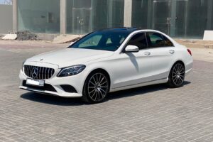 Mercedes Benz C-300 / 2019 (White)