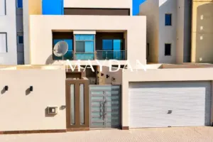 Luxurious 7-Bedroom Amwaj Villa with Private Pool and Stunning Sea Views