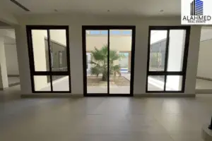 فيلا فاخرة من 5 غرف نوم مع مسبح وحديقة خاصّين للبيع في مشروع العرين