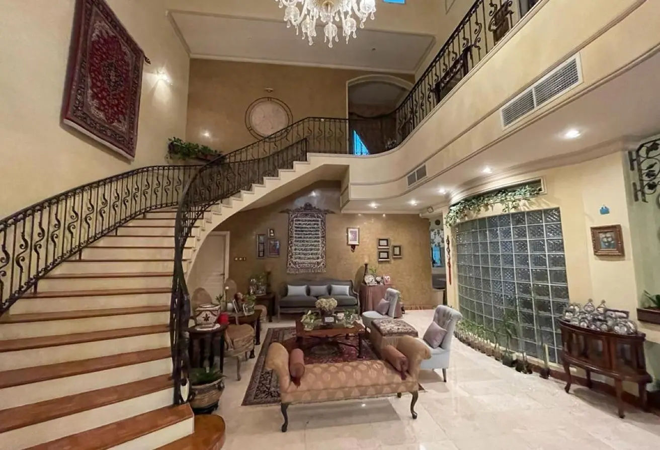 A spacious villa in a prime location in A’ali, situated on a corner plot with access from two roads, offering generous living spaces and a practical layout.