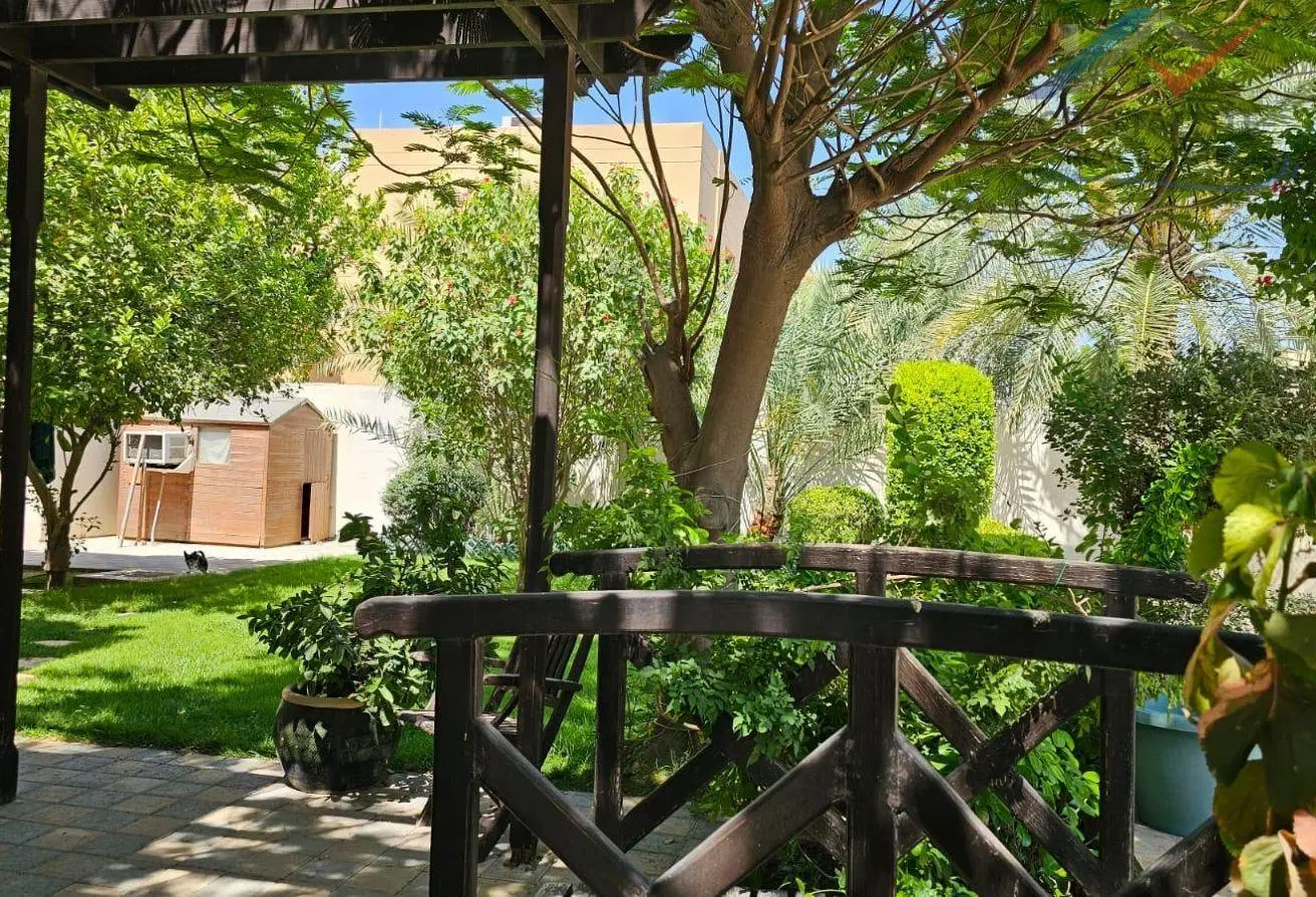 Double Plot Villas with Pool for Sale in Prime Saar Location