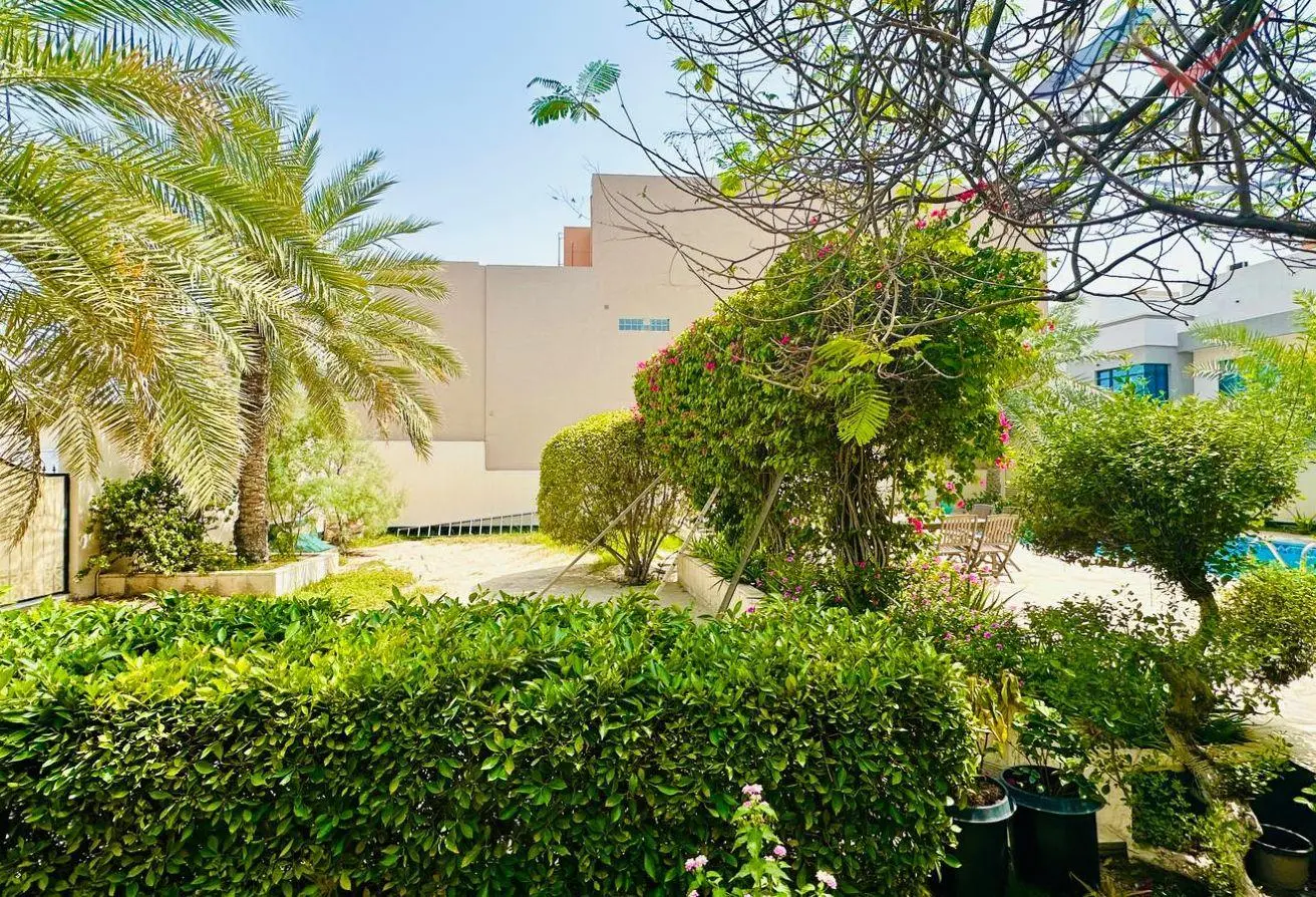 Double Plot Villas with Pool for Sale in Prime Saar Location