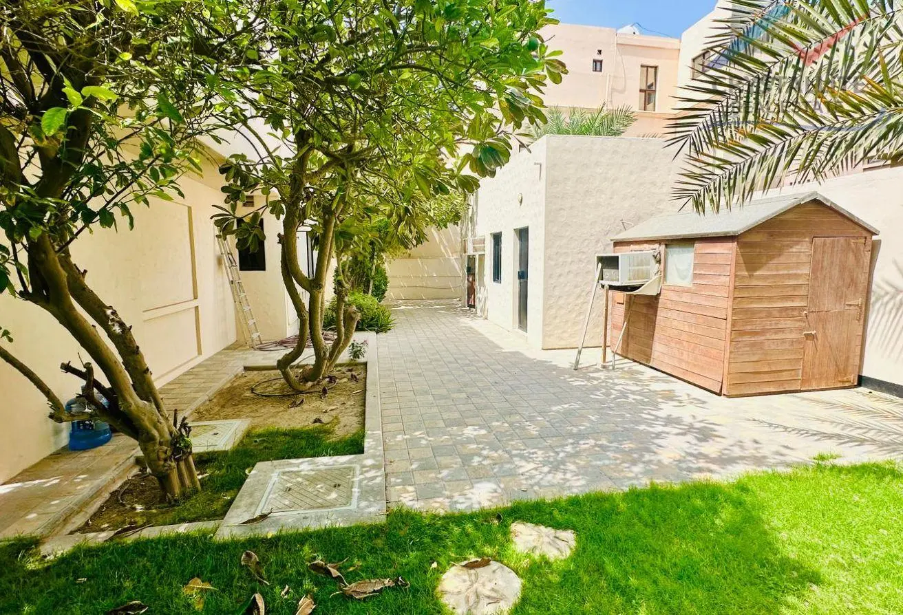 Double Plot Villas with Pool for Sale in Prime Saar Location