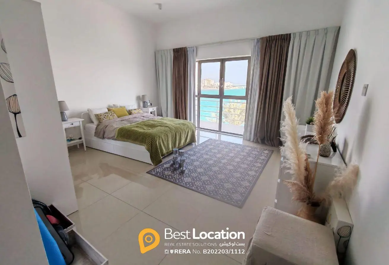 Modern Villas for Sale in Amwaj Marina – Prime Location