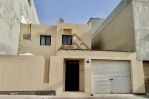 فيلا عصرية واسعة للبيع في موقع متميز بمدينة حمد – فرصة استثمارية ممتازة