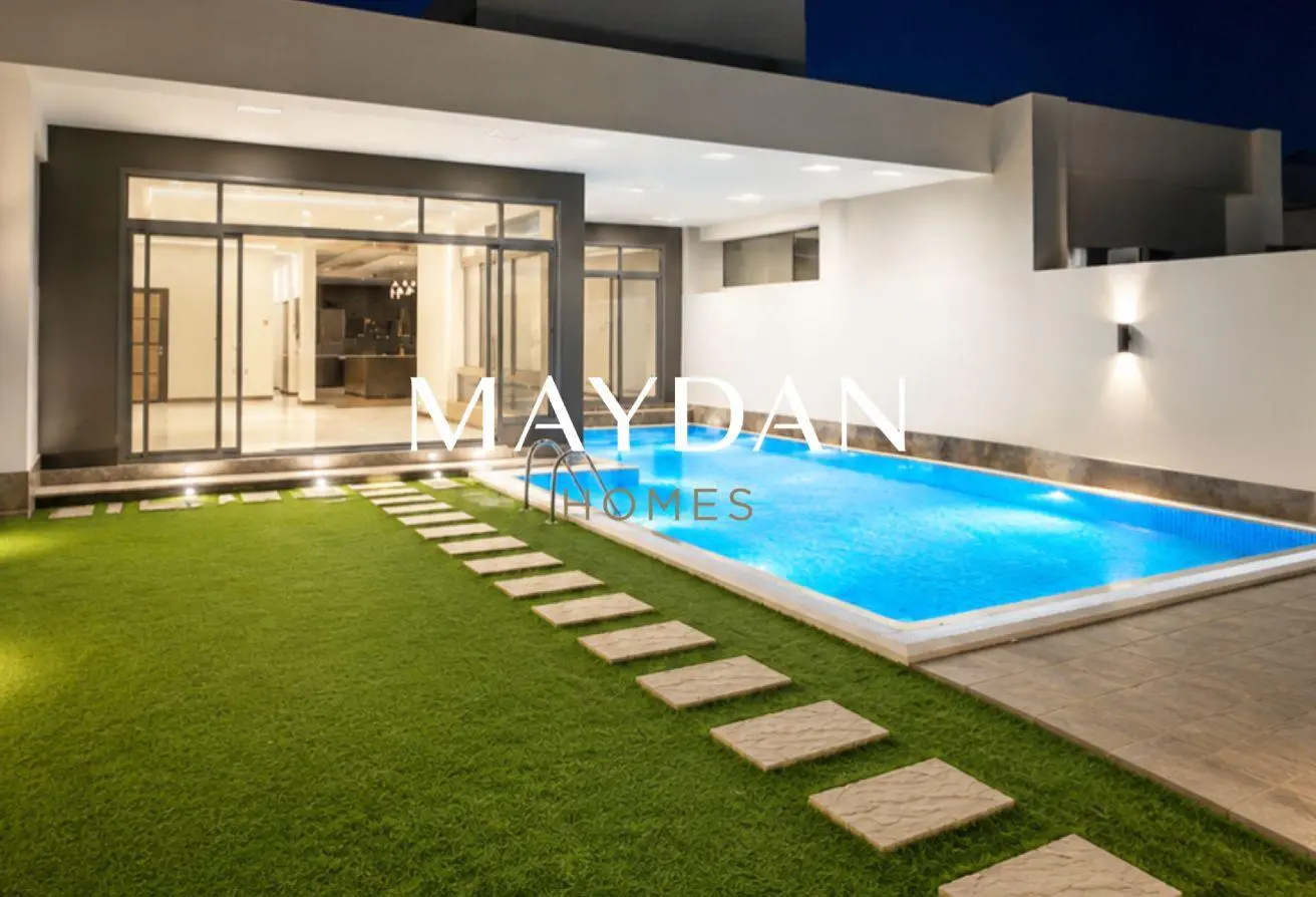 Luxurious 7-Bedroom Amwaj Villa with Private Pool and Stunning Sea Views