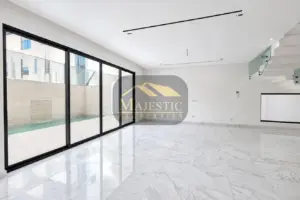 فيلات فاخرة بتشطيبات راقية للبيع في سار بالقرب من الخدمات