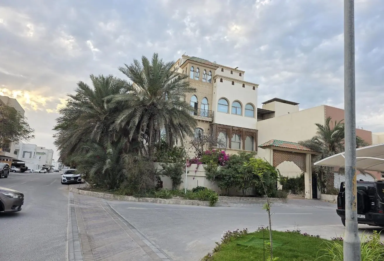 Luxury Classic-Style Villa for Sale in Saar/Shakhura – Exquisite Shakhura Real Estate Opportunity