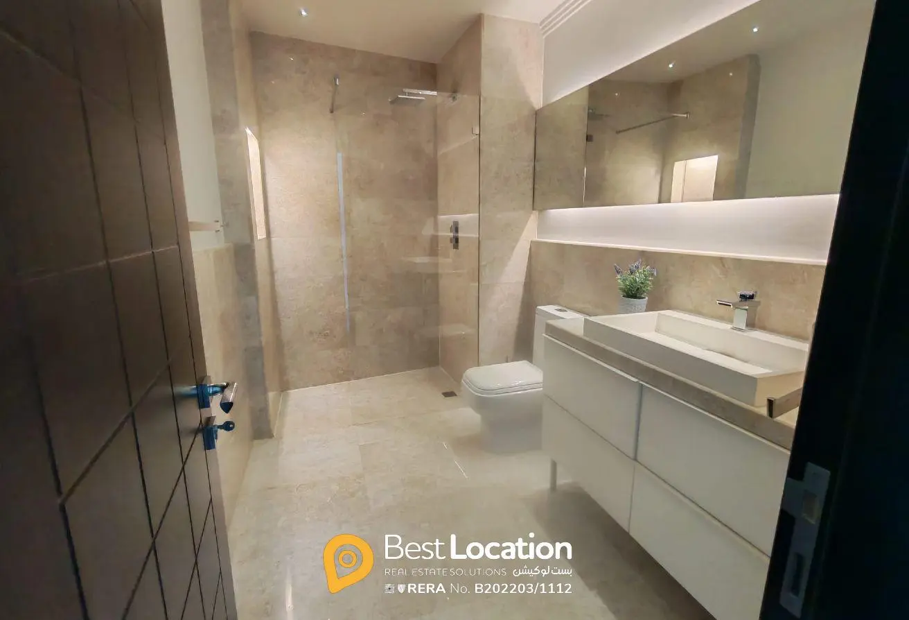 Modern Villas for Sale in Amwaj Marina – Prime Location