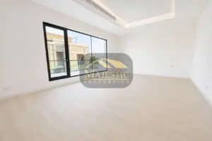 فيلات فاخرة بتشطيبات راقية للبيع في سار بالقرب من الخدمات