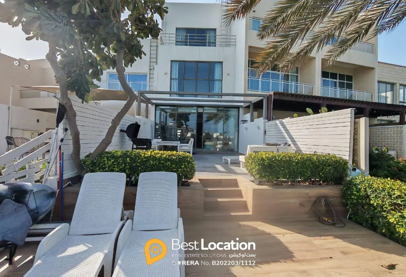 Modern Villas for Sale in Amwaj Marina – Prime Location