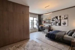 فيلا فاخرة وواسعة في مجمع سكني هادئ