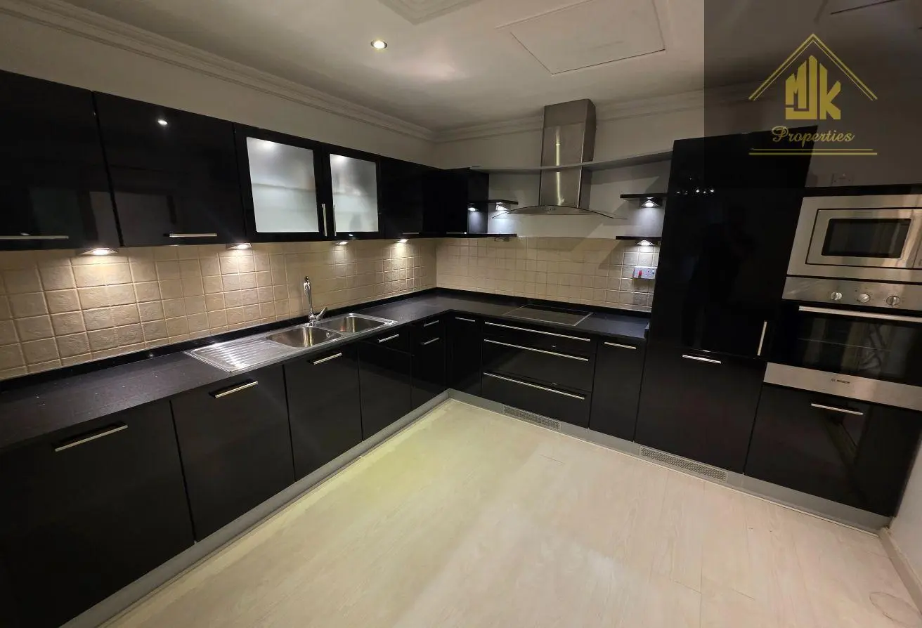 Villas for Sale in Janabiya – Spacious and Luxurious