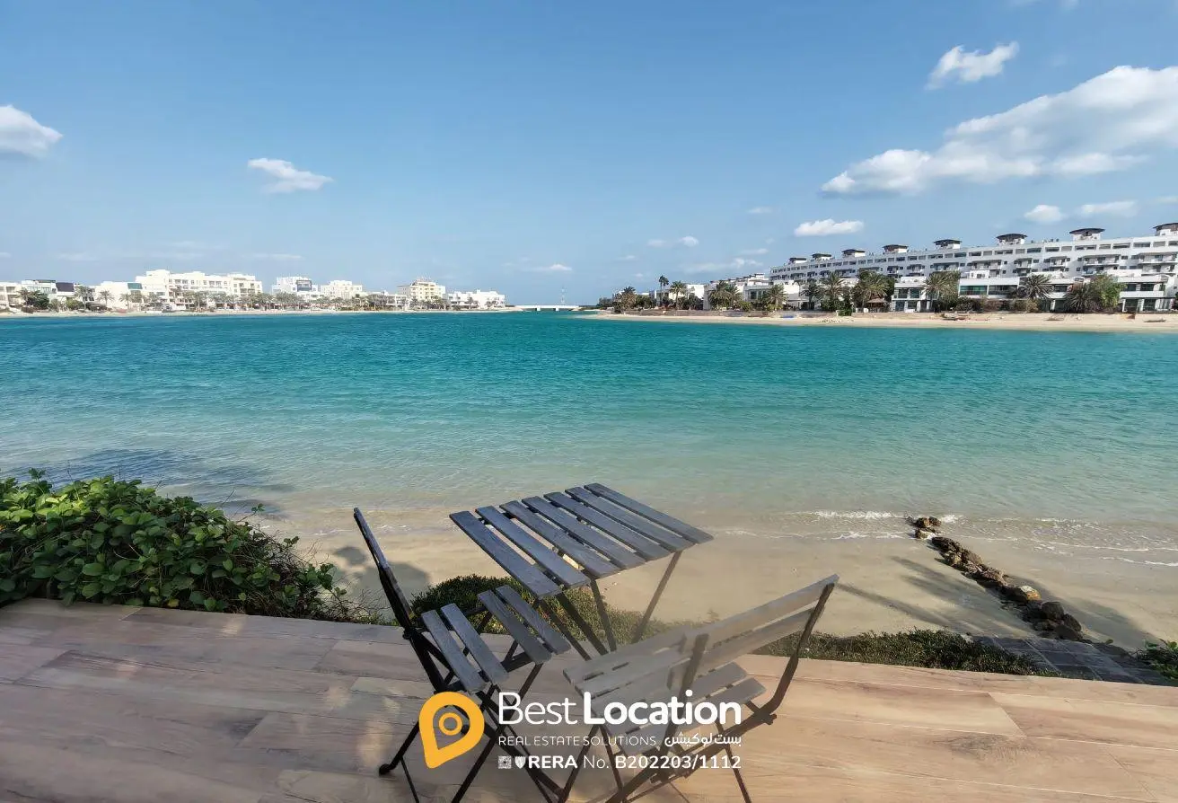 Modern Villas for Sale in Amwaj Marina – Prime Location