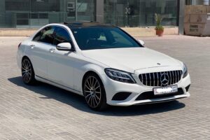 Mercedes Benz C-300 / 2019 (White)