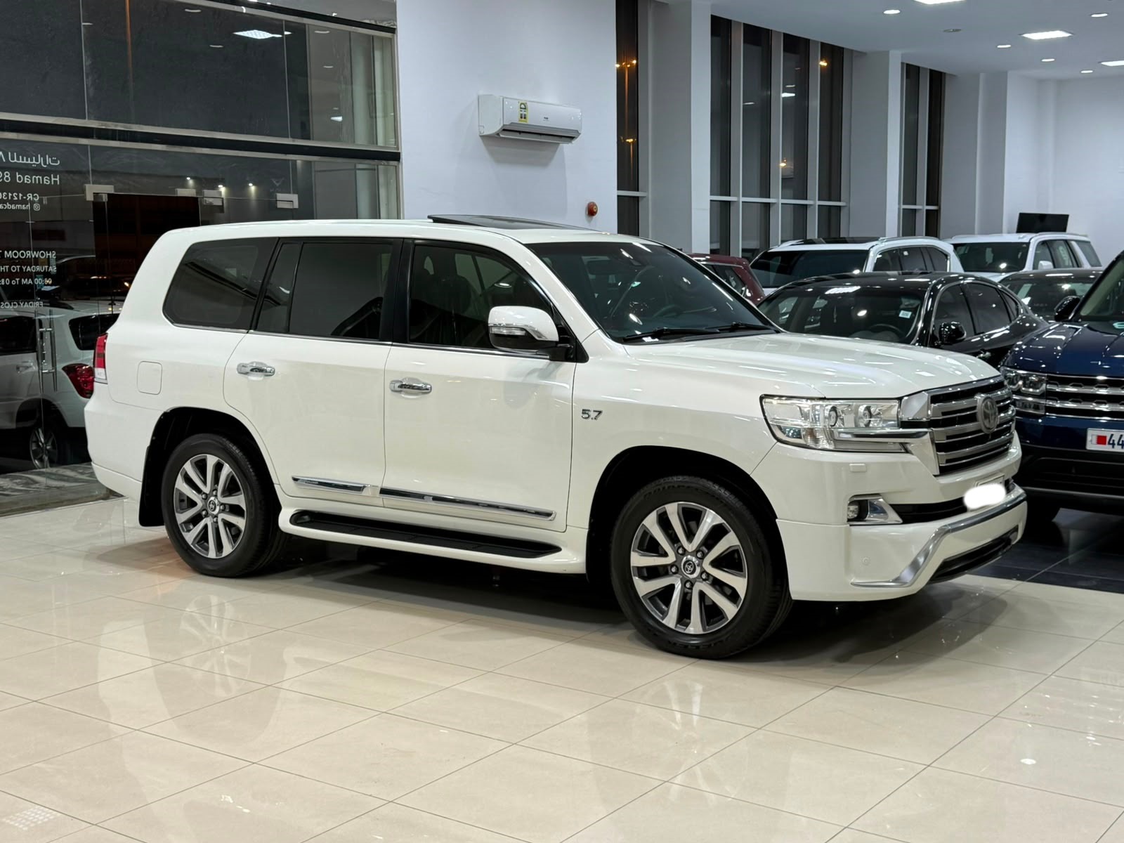 Toyota Land Cruiser VX-S 2016 (White)
