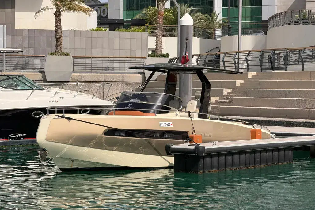 2025 Invictus GT280 | 29ft Luxury Cruiser | Volvo Penta V8 350