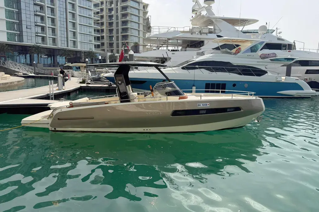 2025 Invictus GT280 | 29ft Luxury Cruiser | Volvo Penta V8 350