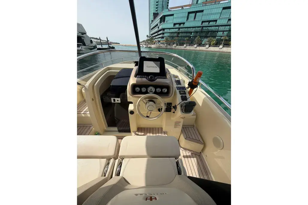 2025 Invictus GT280 | 29ft Luxury Cruiser | Volvo Penta V8 350