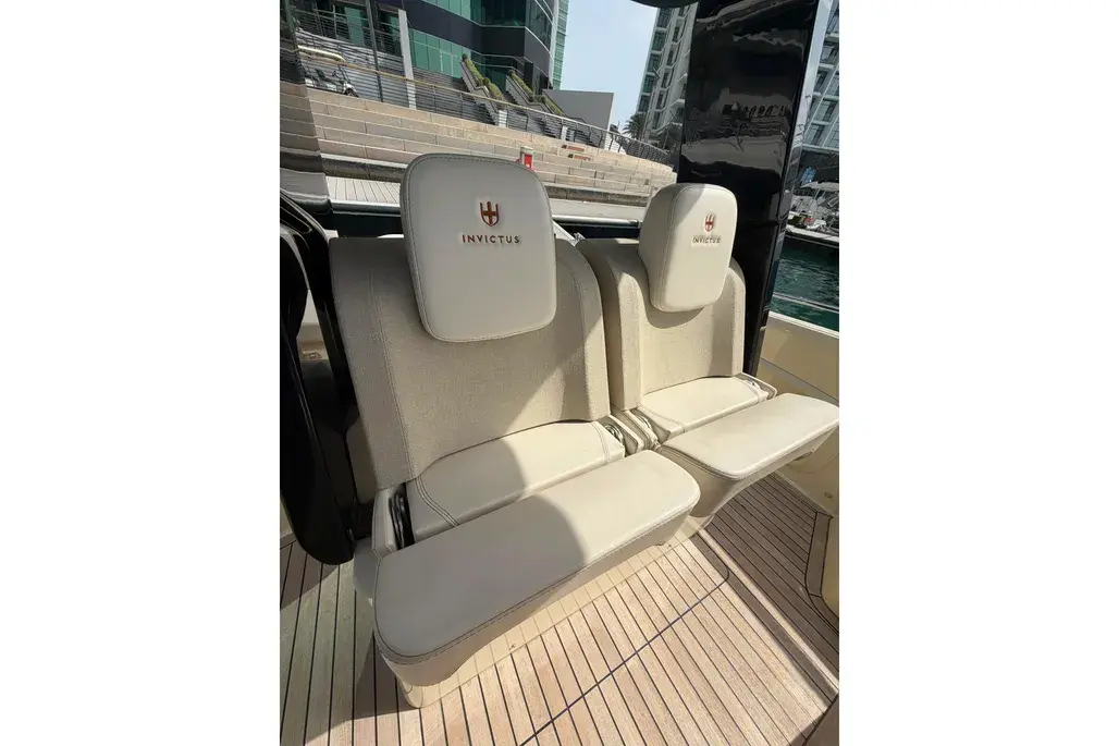 2025 Invictus GT280 | 29ft Luxury Cruiser | Volvo Penta V8 350