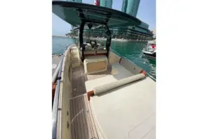 2025 Invictus GT280 | 29ft Luxury Cruiser | Volvo Penta V8 350