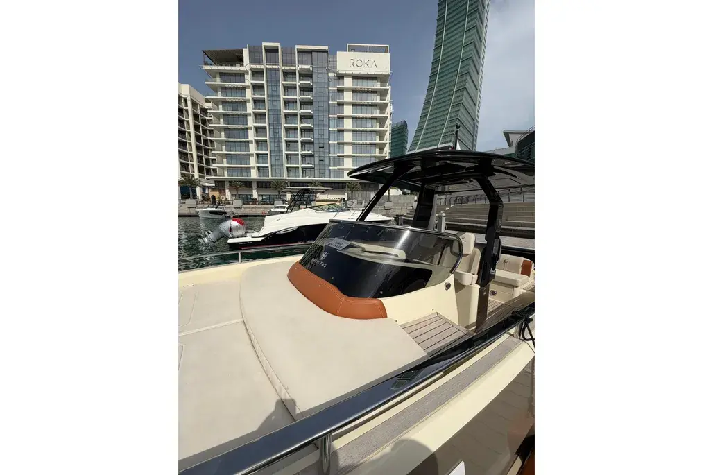2025 Invictus GT280 | 29ft Luxury Cruiser | Volvo Penta V8 350