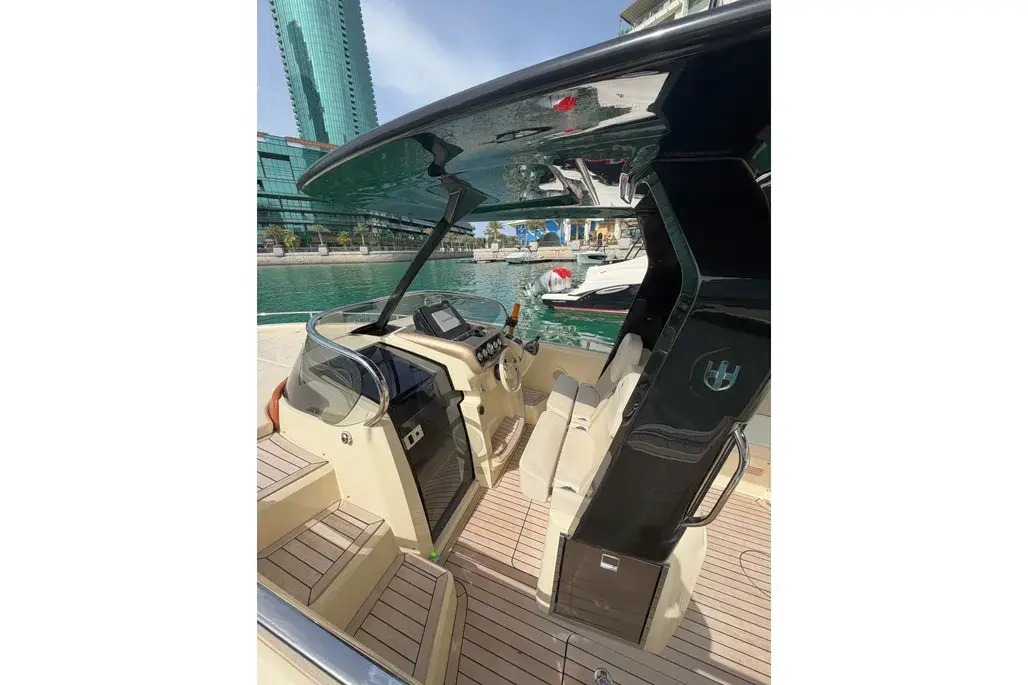 2025 Invictus GT280 | 29ft Luxury Cruiser | Volvo Penta V8 350