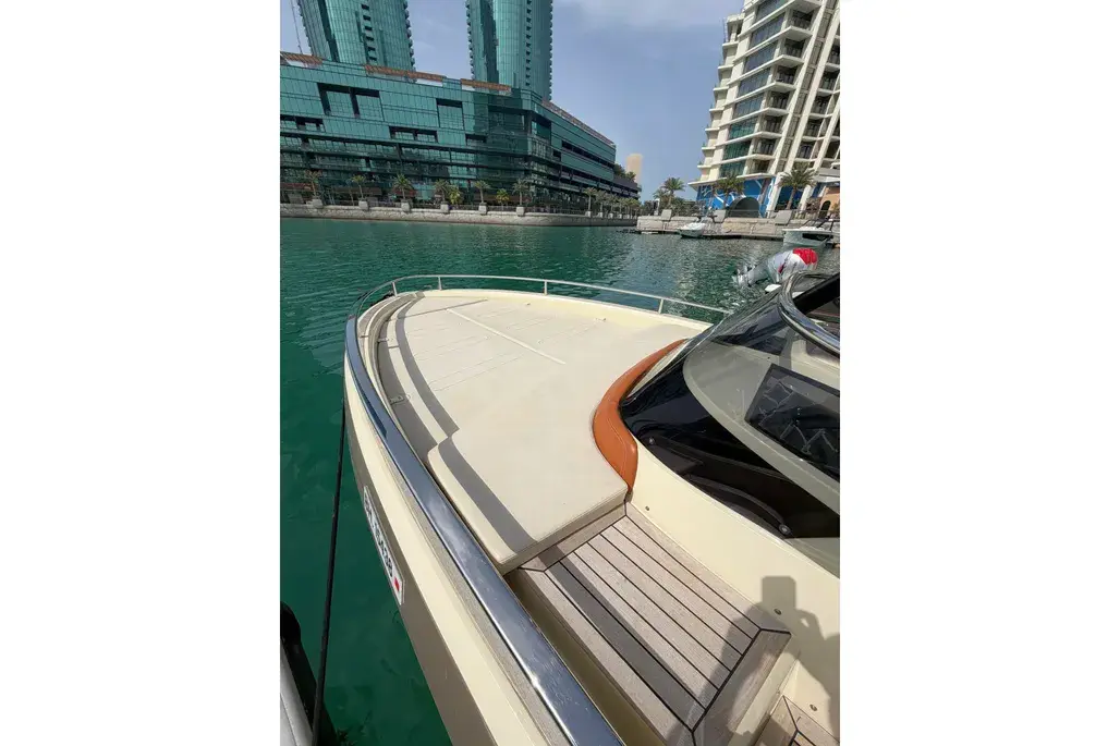 2025 Invictus GT280 | 29ft Luxury Cruiser | Volvo Penta V8 350